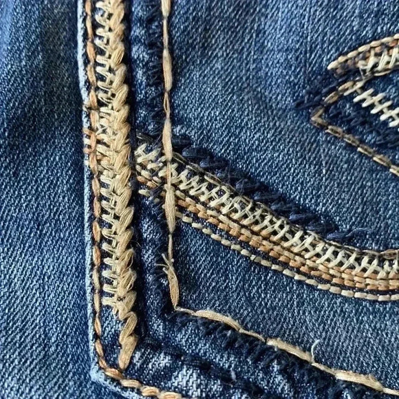 Silver AIKO, Boot Cut  medium weight, light wash, low rise, jeans 30 x 31 - Picture 7 of 10